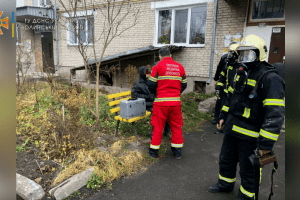 На Волині безхатько ледь не згорів у підвалі багатоповерхівки