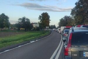 Черги на кордоні України: відомо, яка ситуація на пунктах пропуску 