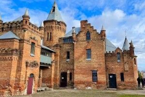 Орки є орки: у Запорізькій області окупанти поцупили з музею мармуровий унітаз