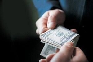 За одержання неправомірної вигоди на Волині судитимуть митника