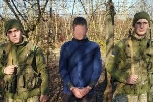 Двоє нововолинців намагалися переправити через річку тисячі пачок цигарок