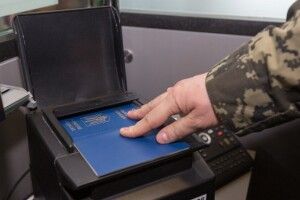 Чоловік «поховав» дружину, щоб виїхати за кордон