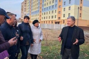 «Соррі, що без броніків»: Порошенко побував в зоні ООС