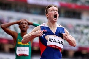 Норвежець переміг з олімпійським рекордом і на радощах порвав на собі майку (Фото)