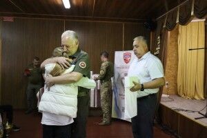 В громаді на Волині дітям загиблих героїв вручили кулони-обереги «Батьківське серце»