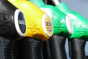 Дефіцит пального: коли на АЗС буде вдосталь бензину й дизелю