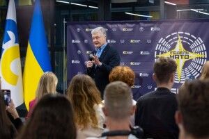 Порошенко обговорив з молодіжними лідерами демократію і членство в ЄС та НАТО