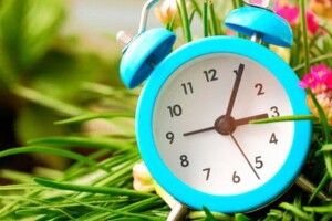 Переходимо на літній час: куди і коли переводити стрілки годинників