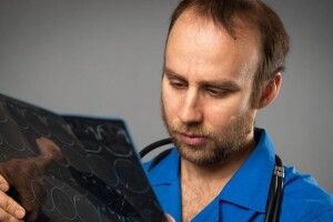 «Чи міг я перехворіти на COVID-19 і не помітити цього?»: відповідь лікаря