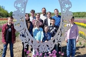У багатодітій родині священника з Волині дарують надію дітям, які втратили батьківську опіку (Фото)