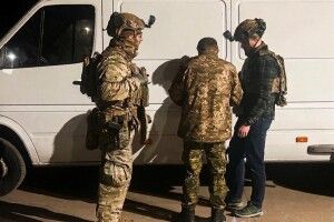 У Рівному поліцейські три години вмовляли зловмисника не підривати гранати...
