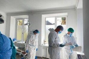 На Волині прооперували чоловіка з коронавірусом