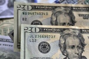 У США бабця виявила на своїй банківській картці мільярд доларів