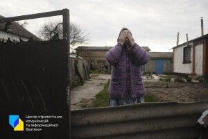 Історії з війни: росіяни вбили її онука та повністю обікрали дім