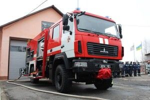 Подарований Порошенком пожежно-рятувальний «МАЗ» передали у Здолбунів