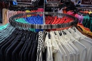  На Волині у магазині «Халявка» чоловік взяв на халяву одягу на 20 тисяч: власник претензій не має