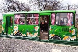 У громаді автобус перетворили на... креативний простір!