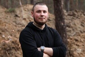 «Красний» та його залізна команда: хто повертає до життя техніку волинської «Сотки» 