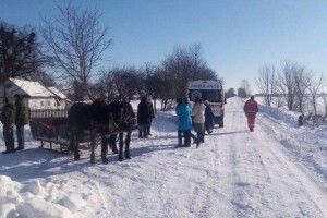 Ночував на дні: на Рівненщині жінка з сином знайшли зятя в лісовому колодязі