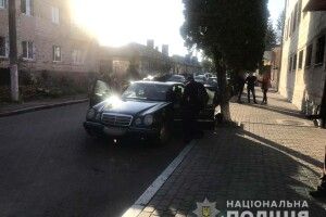 У Вовковиях скупники пір’я та горіхів на «Mercedes-Benz E-220D» обібрали сім'ю до нитки