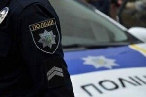 На Волині знімати з дерева п’яного чоловіка приїхала поліція