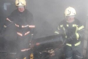 Волинські рятувальники запобігли вибуху газового балону – винесли його з вогню (Фото)