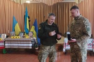 Вчитель з Волині отримав почесну відзнаку від військових