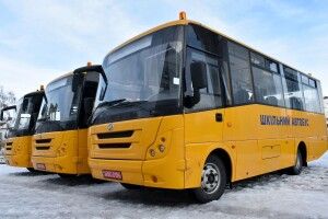 Навчальні заклади Волині отримали шкільні автобуси