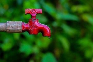 У Володимирі відновлюють водопостачання і застерігають не кидати непотріб у каналізацію