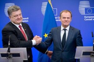 Порошенка кличуть на допити спеціально під час його міжнародних візитів