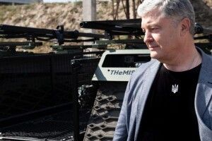Порошенко про нові проекти для ЗСУ: в пріоритеті протиповітряна оборона, парамедики, БПЛА і броня