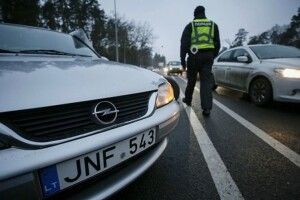 У МВС пояснили, чому зупиняють «євробляхи» на дорогах 