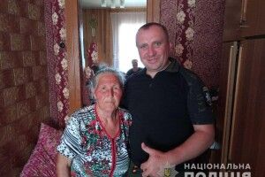 Щаслива, що вибралася з лісу: після майже двох діб пошуків 79-річна жителька Рівненщини повернулася додому  (Фото, Відео) 