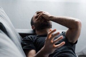 Чоловіки відчувають стрес, коли жінки заробляють більше, і коли менше – теж