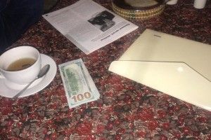 Депутата Луцької міської ради затримали під час надання 1100 доларів США неправомірної вигоди посадовцю Управління Держпраці в області
