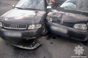 У Луцьку патрульні розшукали водія, який в’їхав в інше авто та зник