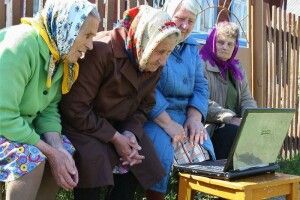 Українки вимагають від Зеленського повернути жінкам право виходити на пенсію в 55 років