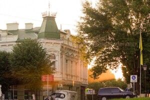 Чому найгарніший будинок в центрі Луцька будували зі скандалом (Фото)