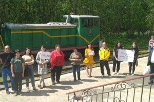 Лучани зібралися на мітинг, щоб врятувати дитячу залізницю. Що їм відповіли (Фото)