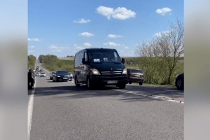 Загинув на Великдень: на Волині навколішки зустріли полеглого Героя (Відео)