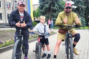 У  місті на Волині  учасники «Велодня»  передали 20 тисяч гривень на дрони для захисників