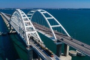 Україна може знищити кремль, атакуючи Кримський міст «Гарпунами» – екскомандувач НАТО
