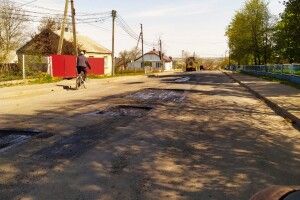Попри війну на Горохівщині ремонтують дороги (Фото)