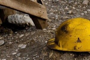 На будівництві внаслідок падіння бетонної конструкції загинули двоє робітників