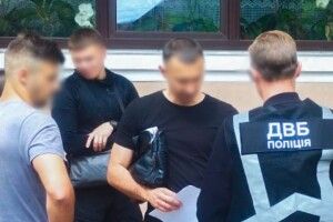 На Рівненщині аферисти допомагали складати іспити на права за допомогою шпигунської техніки