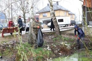 На Камінь-Каширщині попри похолодання люди вийшли на вулиці задля спільної справи (Фото)