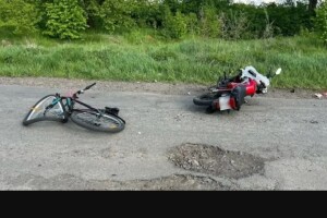 На Волині лоб у лоб зіткнулися ровер і мотоцикл