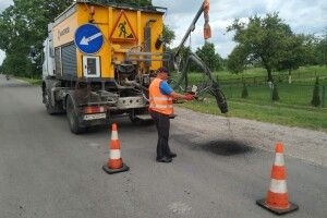 Ремонтують дорогу з Луцька до Любешова