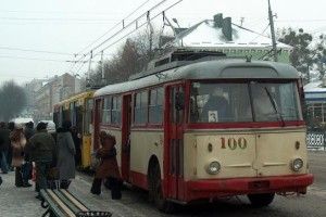 Рівнянин купив 200 квитків на тролейбус і дарував їх пасажирам (відео)