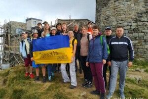 Горохівчани підняли державний прапор на горі Піп Іван